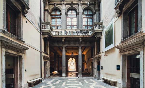 Галерея внутри палаццо Ка-Реццонико Венеция